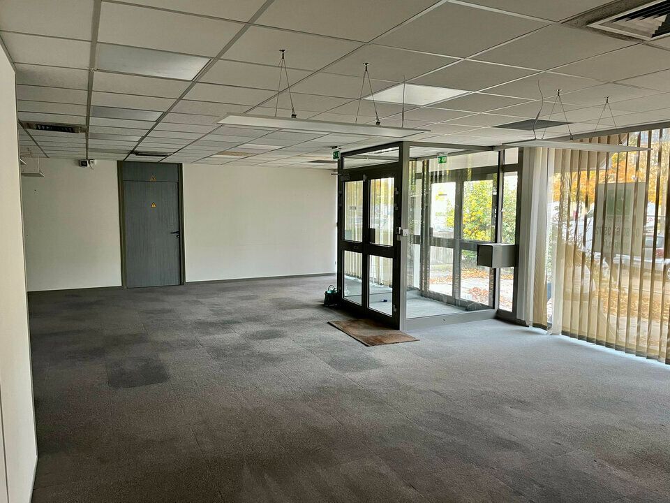 Location local commercial 165 m² non divisibles