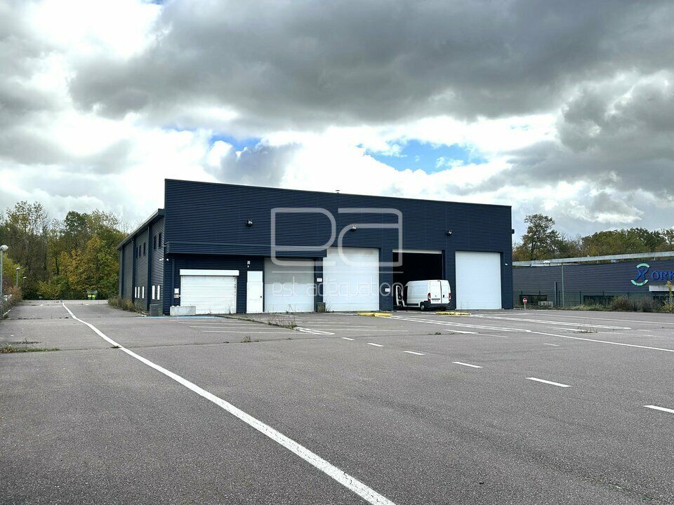 Location local d''activites 1090 m² non divisibles