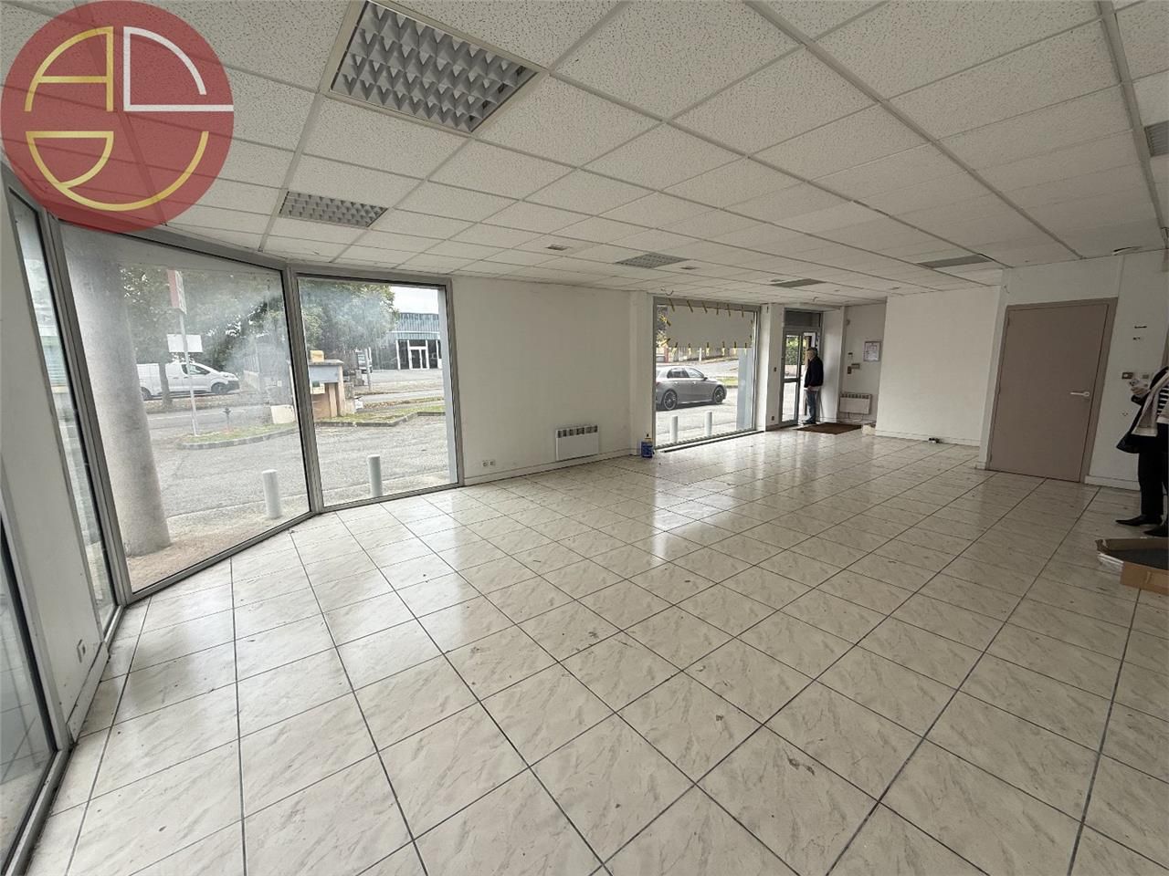 Location local commercial 350 m² à SAINT-ORENS-DE-GAMEVILLE