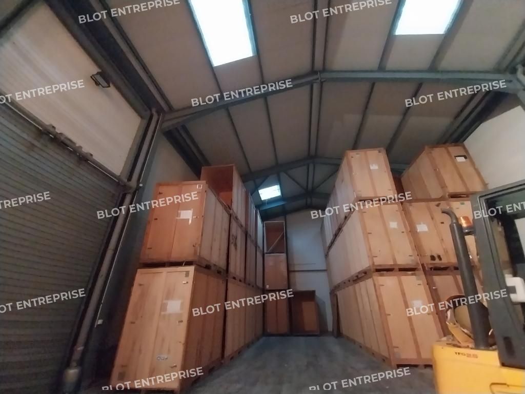 Location entrepôts 625 m² non divisibles