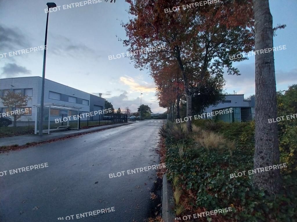 Location entrepôts 625 m² non divisibles