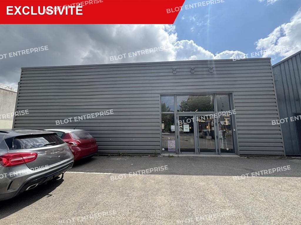 Location entrepôts 385 m² non divisibles
