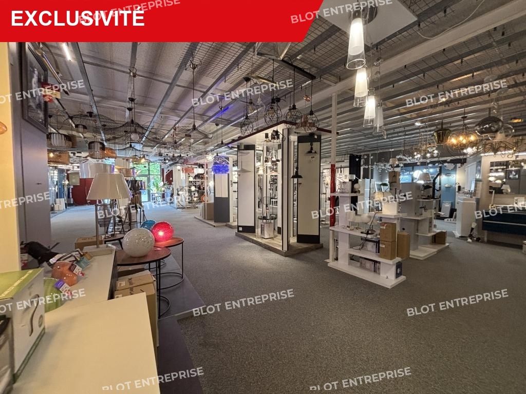 Location entrepôts 385 m² non divisibles