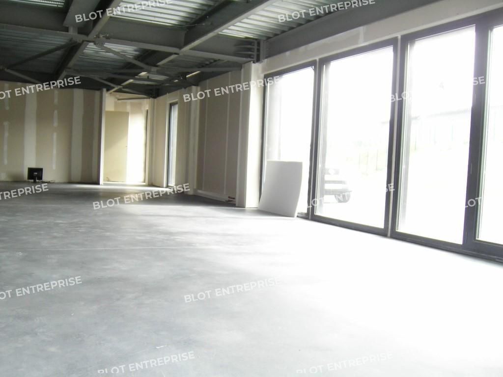 Location entrepôts 500 m² non divisibles