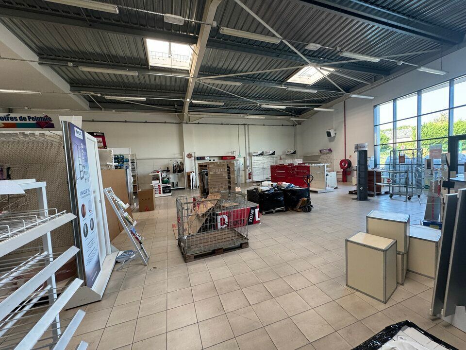 YZEURES-SUR-CREUSE BÂTIMENT D'ACTIVITES A VENDRE 1 052 M² TERRAIN 13 458 M²