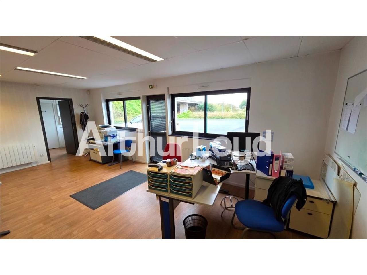 Location local 762.50 m² à CARPIQUET