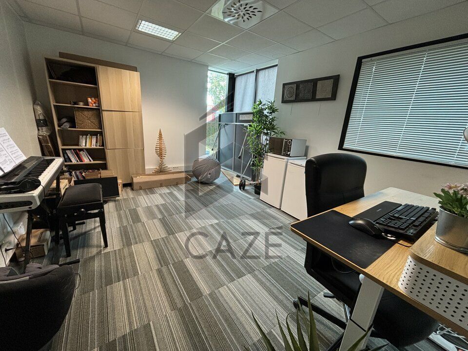 BUREAUX A LOUER - ARTIGUES - PROXIMITE ROCADE IMMEDIATE 