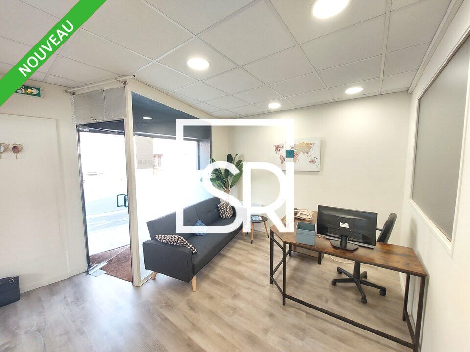 RARE A LA VENTE - LOCAL 68 M² AVEC VITRINE EN ANGLE - CENTRE-VILLE - 63400 CHAMALIERES 