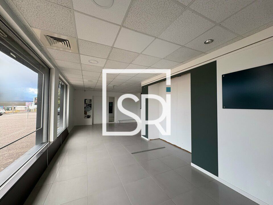 LOCATION LOCAL COMMERCIAL - 560 M² - COURNON D'AUVERGNE 63800