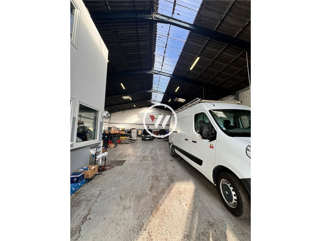 À louer – Entrepôt avec bureaux – Exclusivité