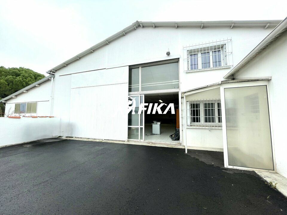 Location local d''activites 400 m² non divisibles