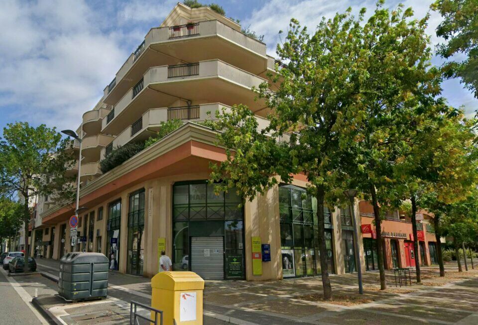 Location local commercial 260 m² non divisibles