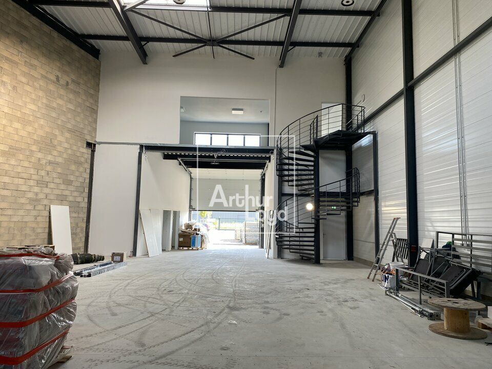 SAINT PIERRE DU PERRAY LOCAUX A LOUER