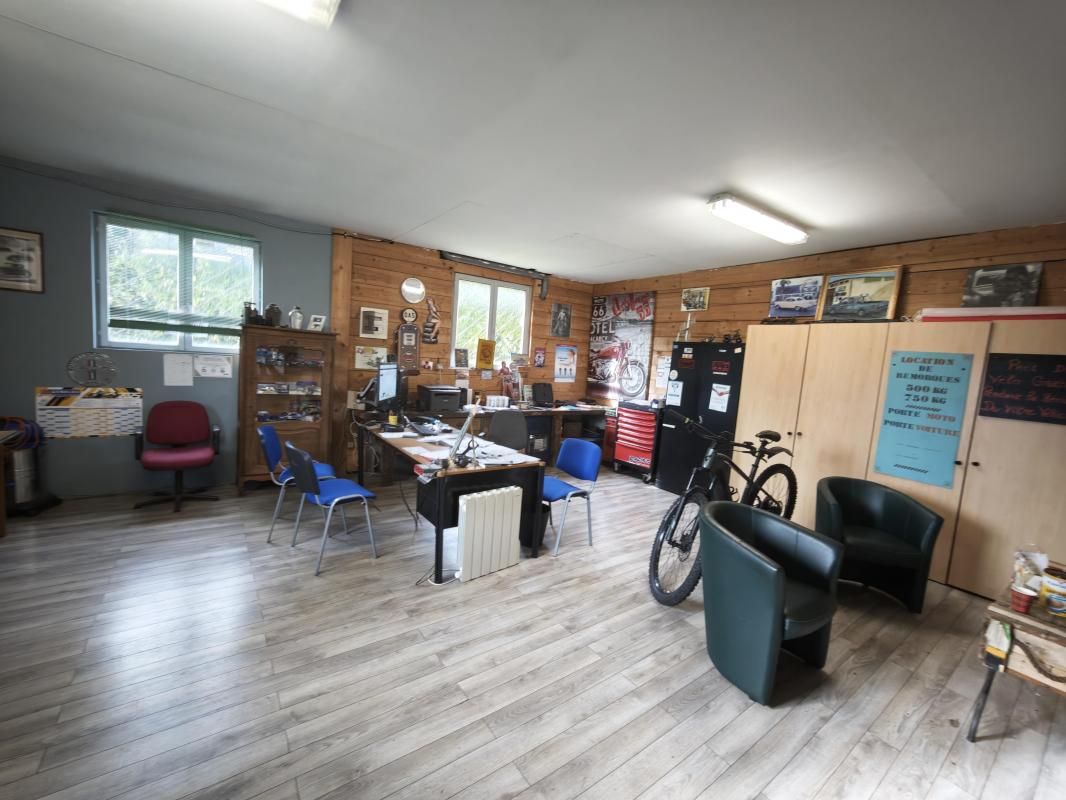 Vente entrepôts 300 m² non divisibles