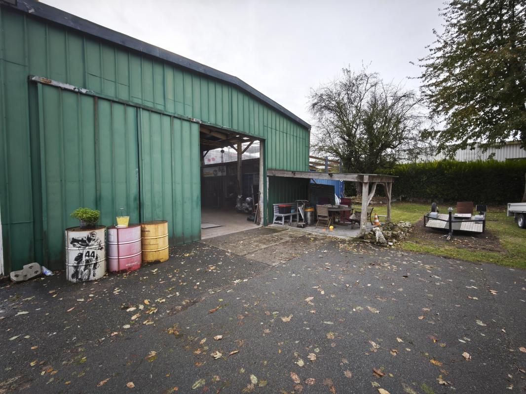 Vente entrepôts 300 m² non divisibles