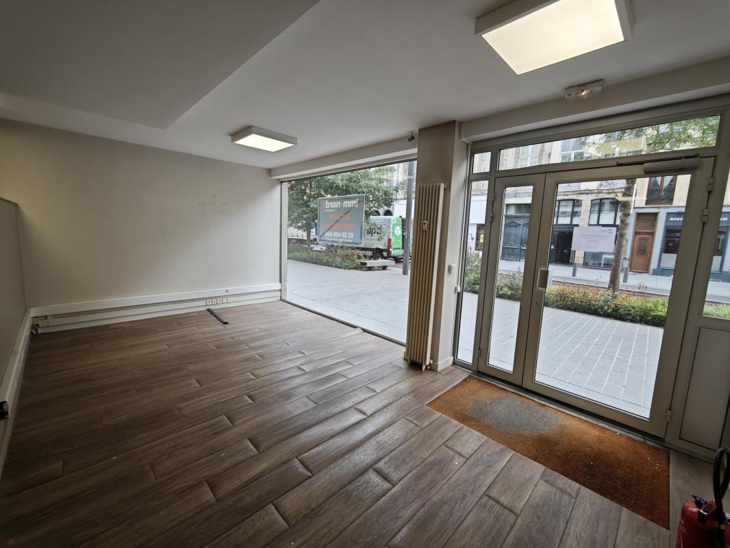 Location local commercial 95 m² non divisibles