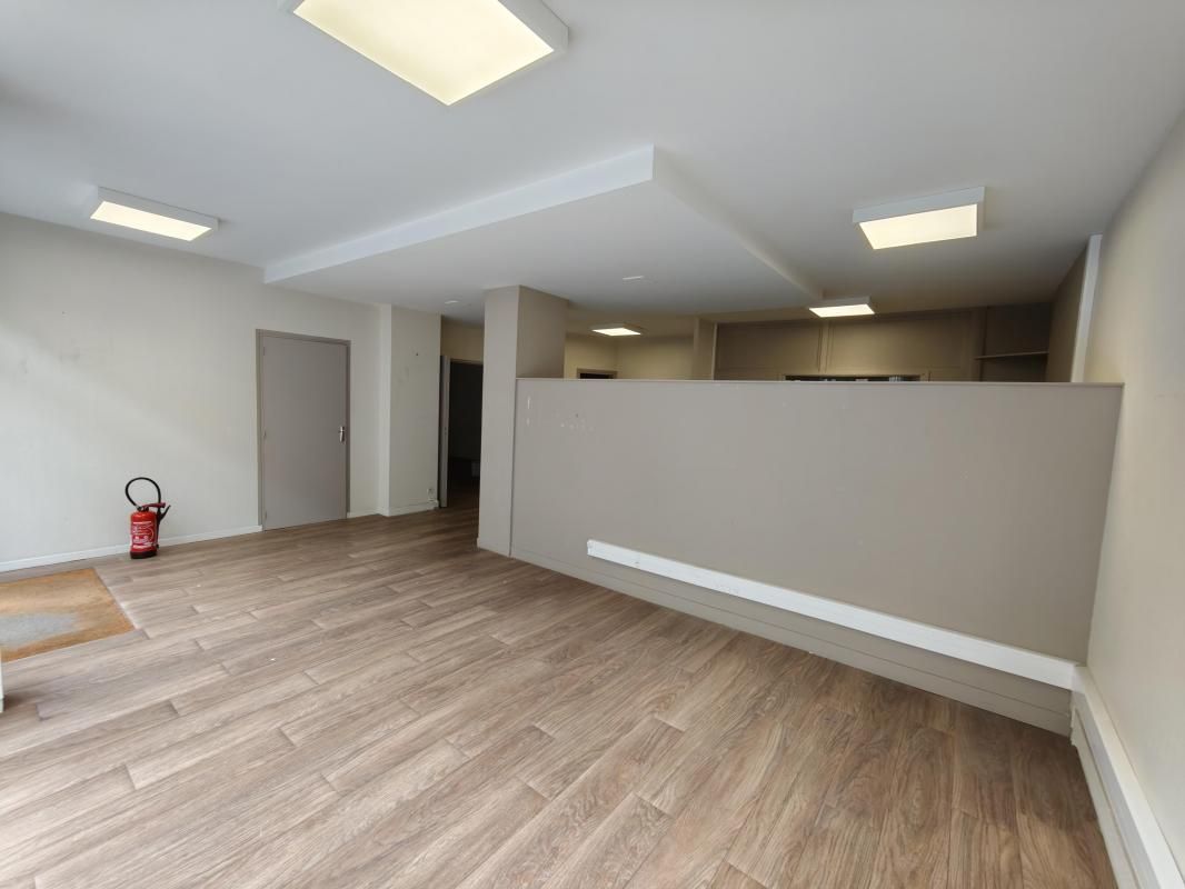 Location local commercial 95 m² non divisibles