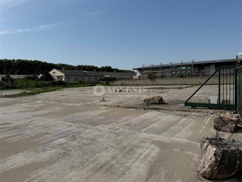 Location terrain 3559 m² divisibles à partir de 1500 m²