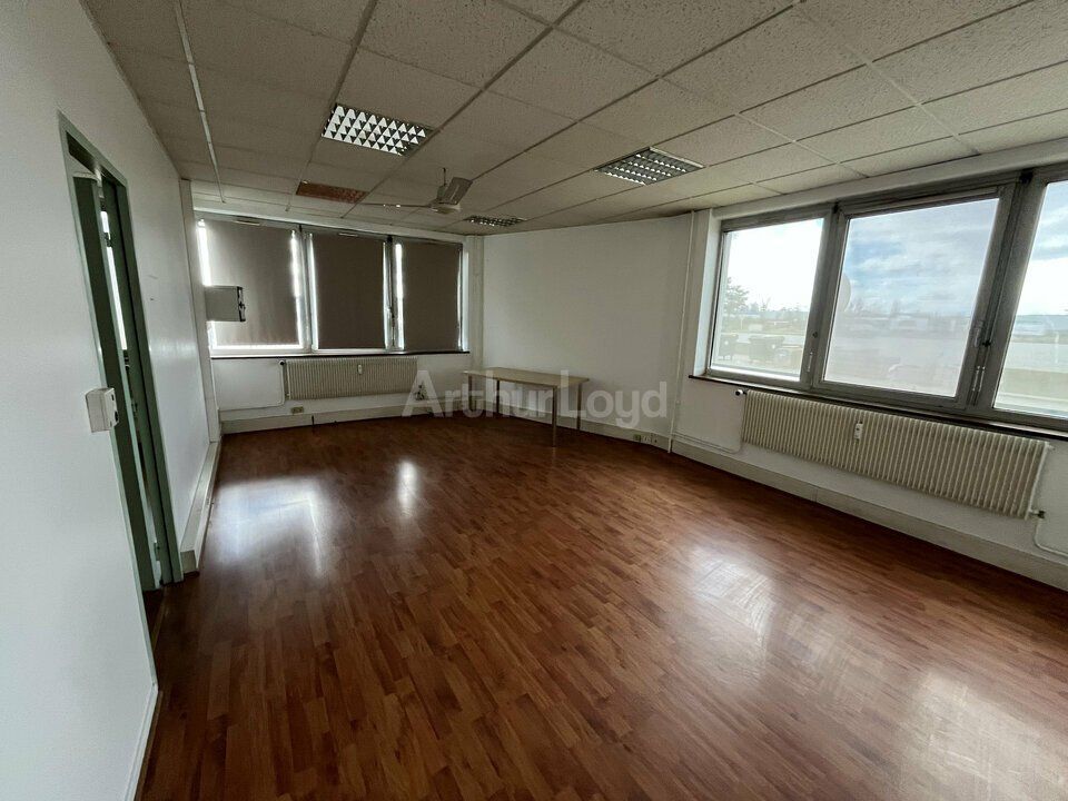 Location bureaux 57.12 m² non divisibles