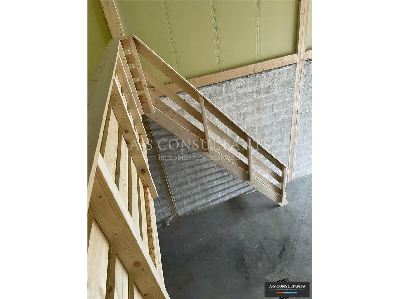 Location activité/entrepôt - 147 m²