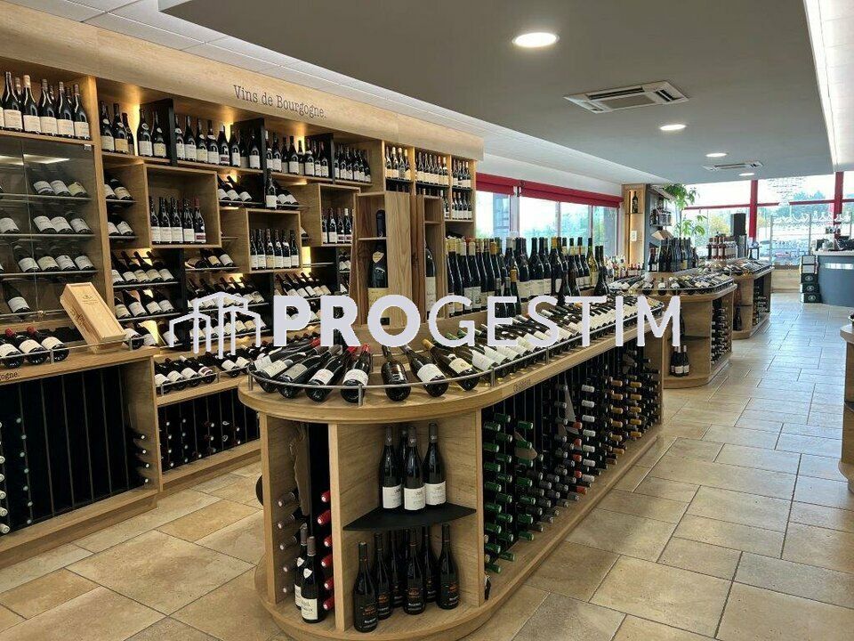 BATIMENT COMMERCIAL DE 854 m² sur un terrain de 1626 m²