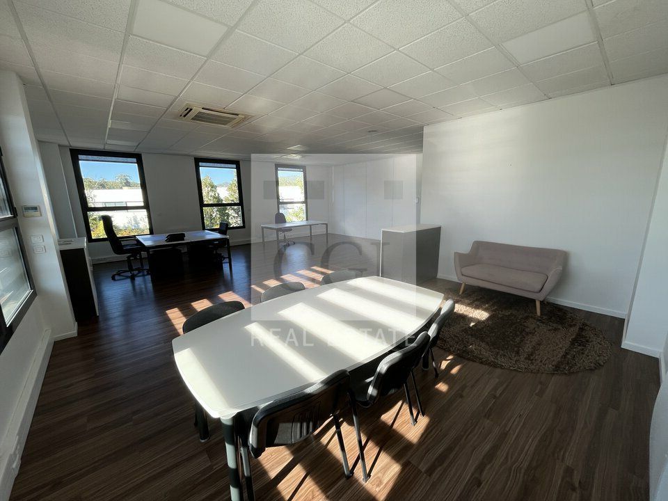 À LOUER – BUREAUX / LOCAL COMMERCIAL DE 127,75 m² – CHAMPAGNE-AU-MONT-D'OR / PROXIMITÉ M6