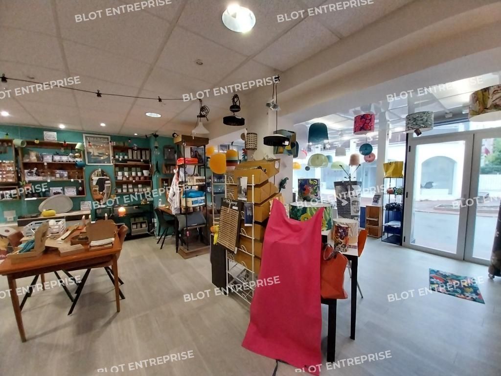 Location local commercial 94 m² non divisibles