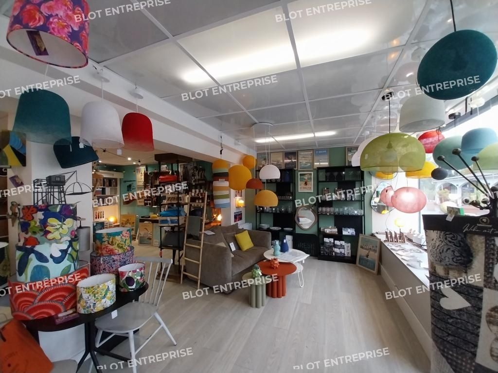 Location local commercial 94 m² non divisibles