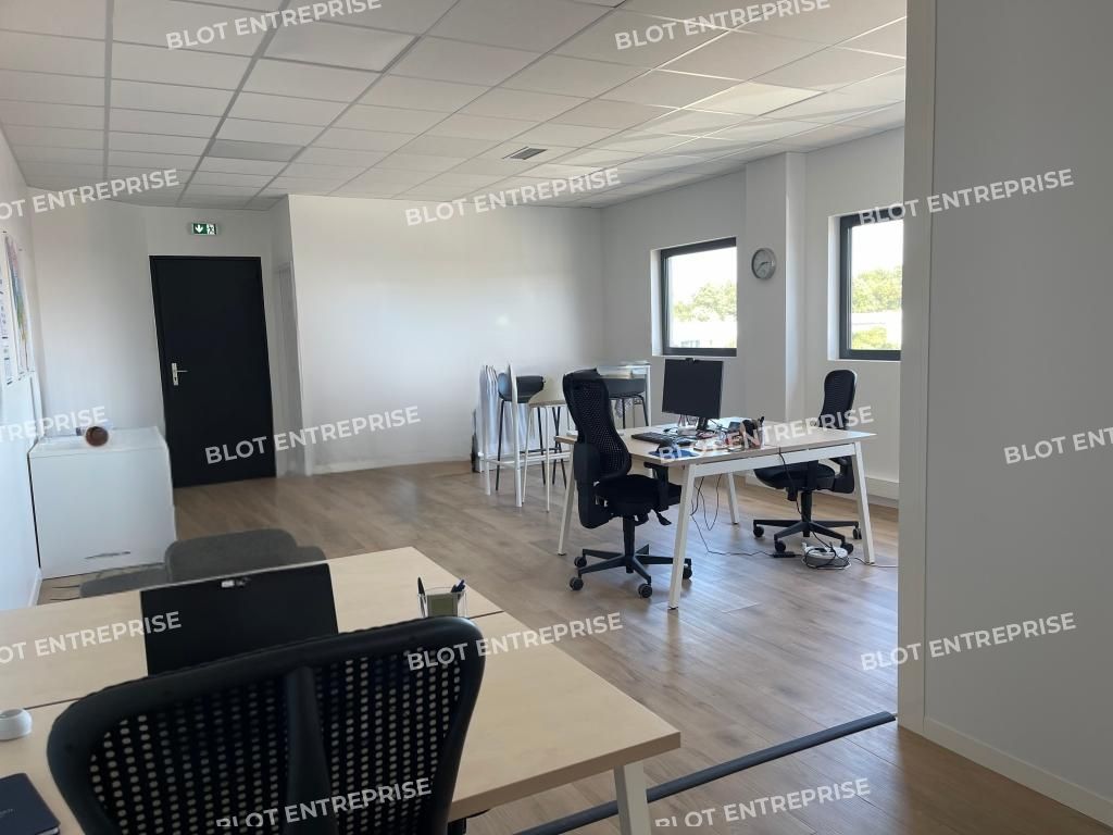 Location bureaux 80 m² non divisibles