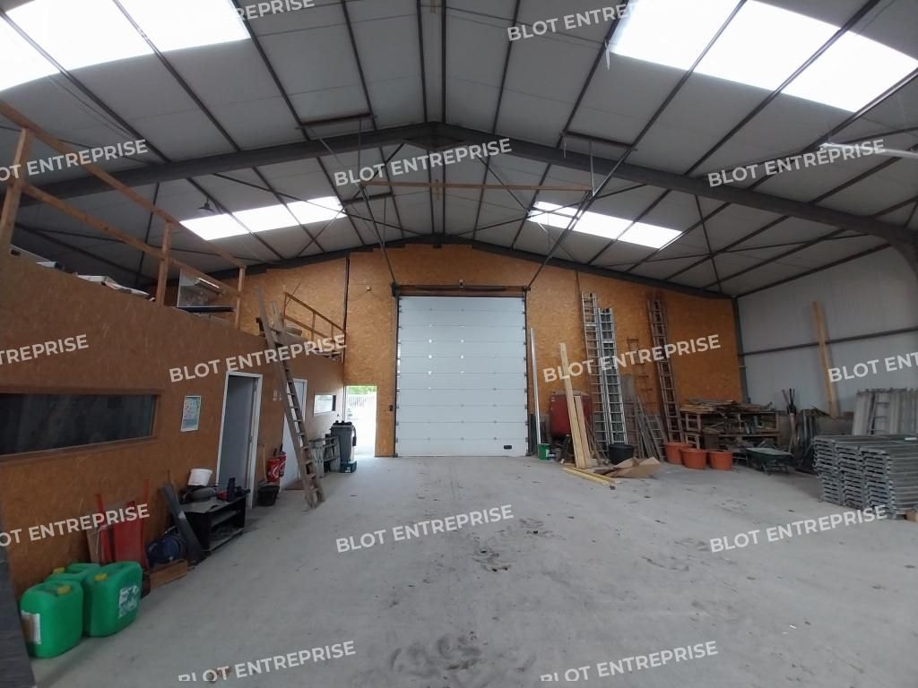 Location entrepôts 500 m² non divisibles