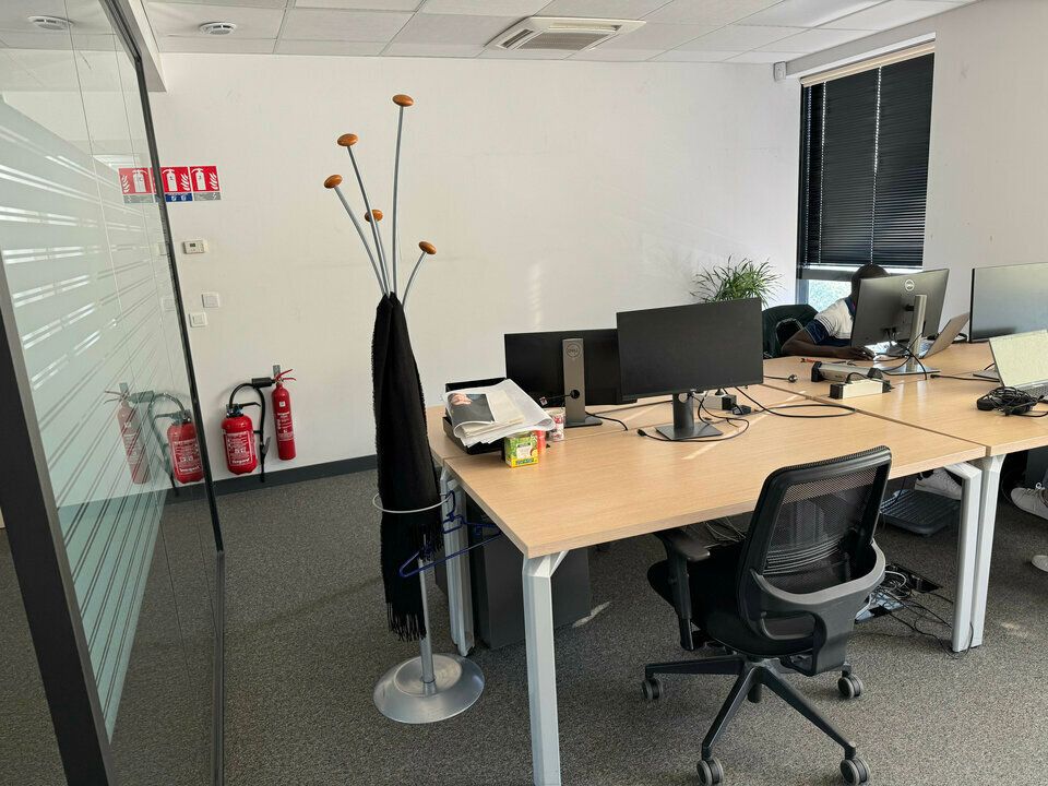 TOURS DEUX LIONS BUREAUX A LOUER 892 M² PARKINGS