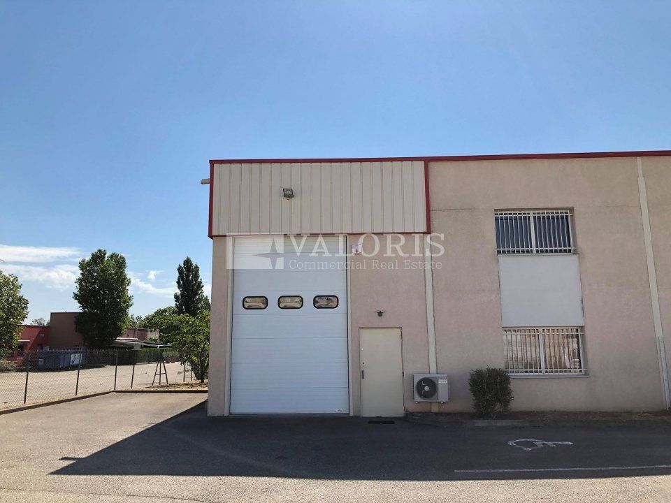 Valoris Real Estate vous propose à la location un local d'activité de 192 m² en plein coeur de la ZI Mi Plaine à Chassieu, à 1 min de la rocade Est.