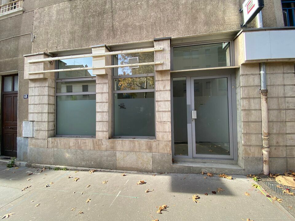 Location local commercial 81 m² non divisibles