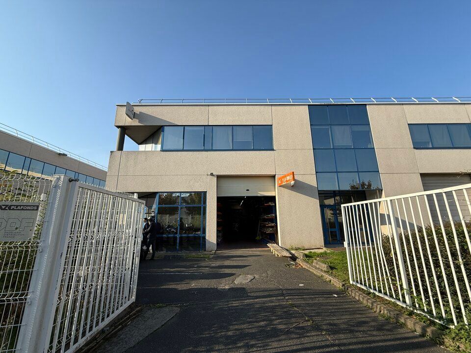 Location entrepot 366 m² non divisibles