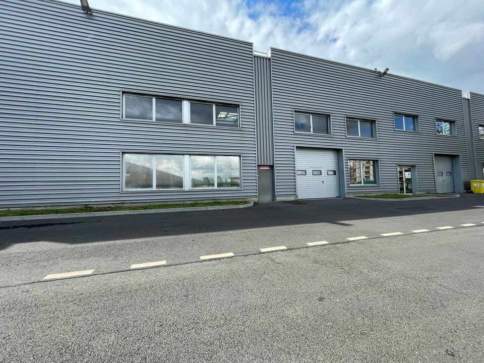 France Locaux vous propose des locaux d'activité rénovés au sein d'une zone d'activité gardiennée 24H/24 à proximité immédiate de l'A1, N2 et A86.