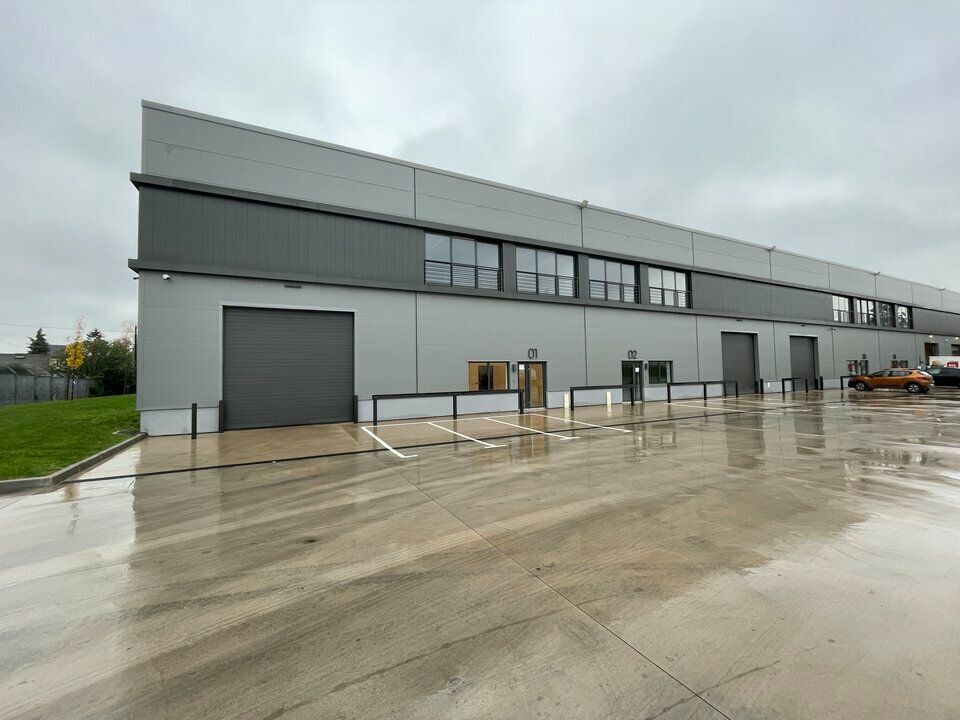 Location local d''activites 1240 m² divisibles à partir de 620 m²