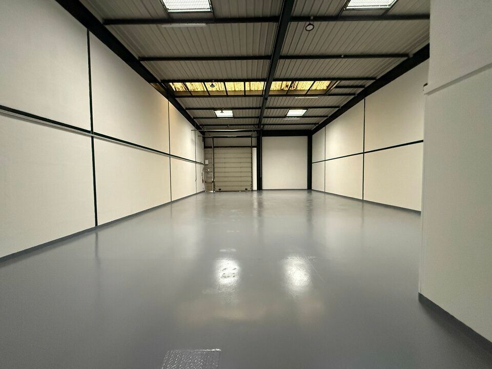 Location entrepot 369 m² non divisibles