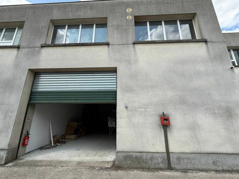 Location local d''activites 271 m² non divisibles