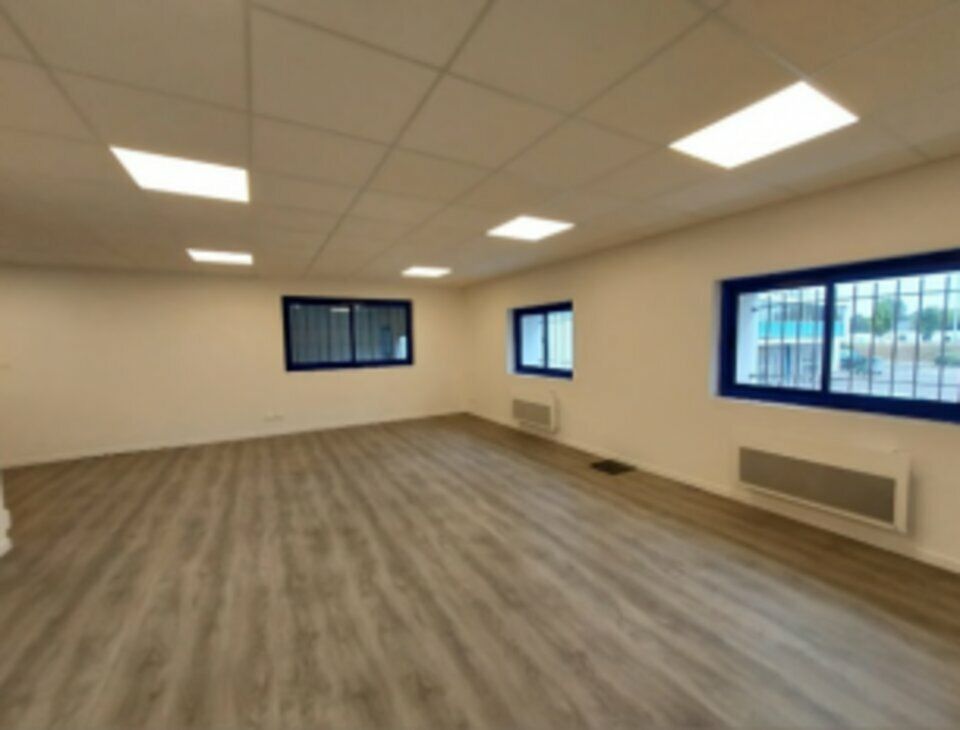 Artigues-près-Bordeaux - 694 m² d'entrepôt avec bureaux - disponible immédiatement