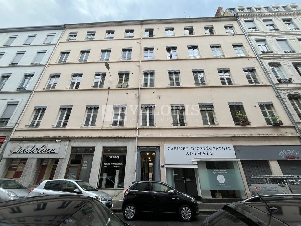 Valoris Real Estate vous propose EXCLUSIVITE un local commercial à la vente en RDC situé dans le 6ème arrondissement. Opportunité à saisir !