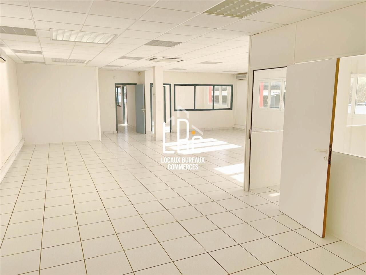 Location bureaux 200.00 m² à Bouguenais