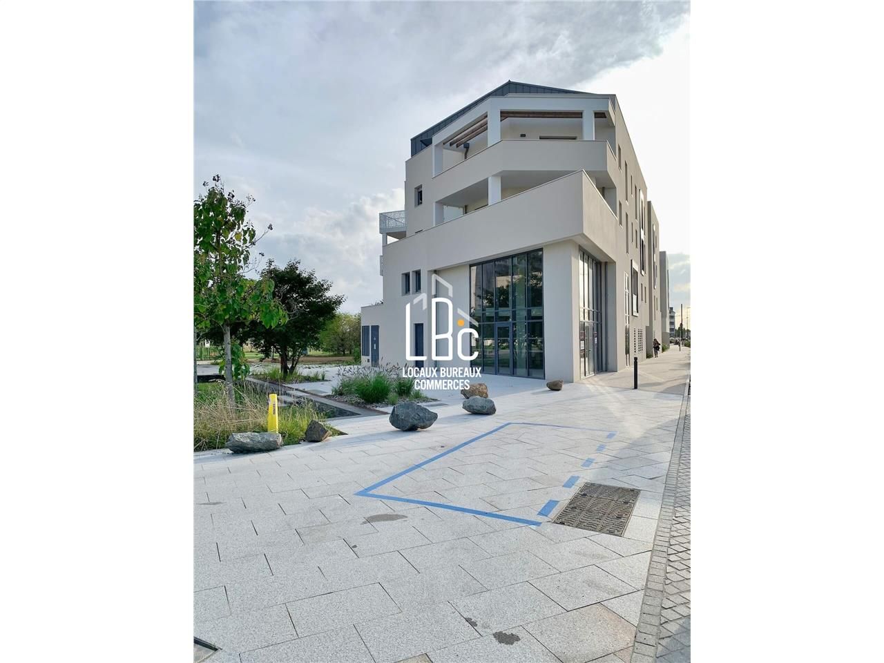 Location bureaux 143.00 m² à Angers