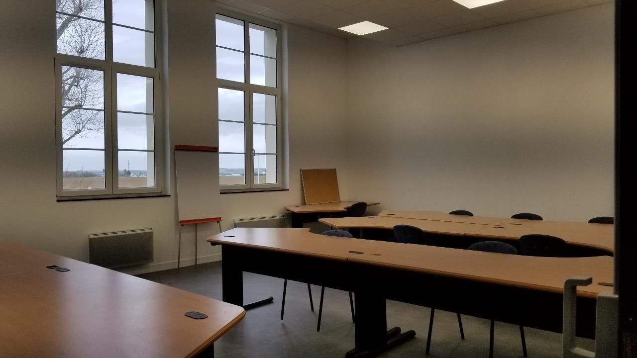 QUARTIER KOENIG - Très beaux bureaux + parkings.