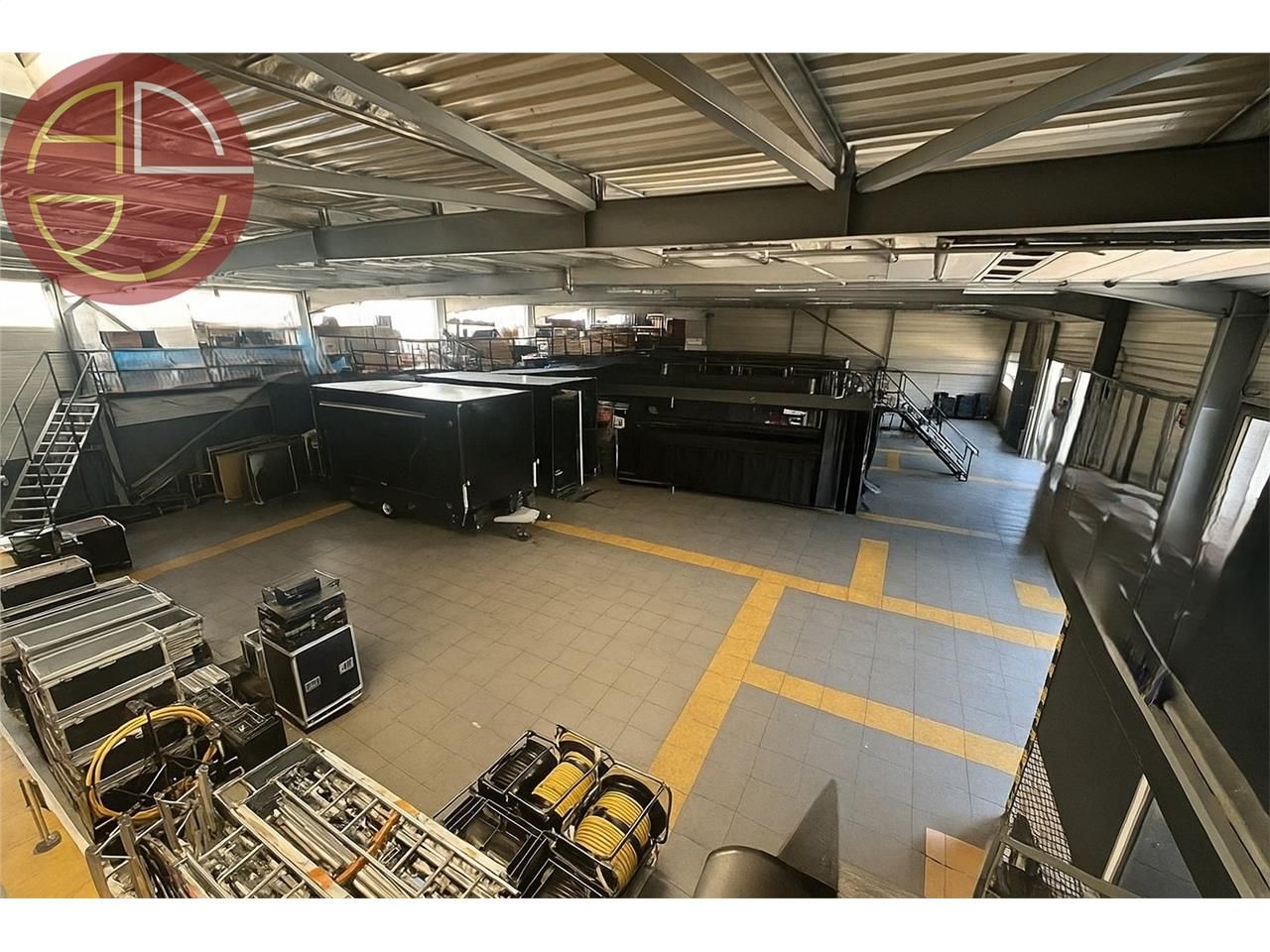 Location local 1100 m² à MONTRABE