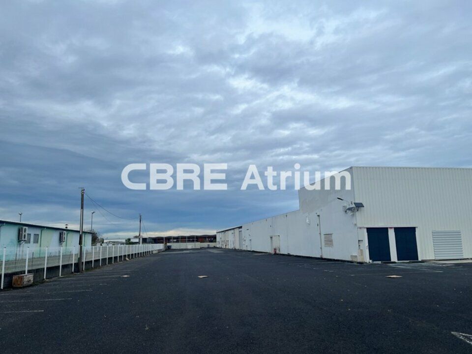 À LOUER – LOCAL COMMERCIAL 2 692 M² – AUBIÈRE AVENUE DE COURNON