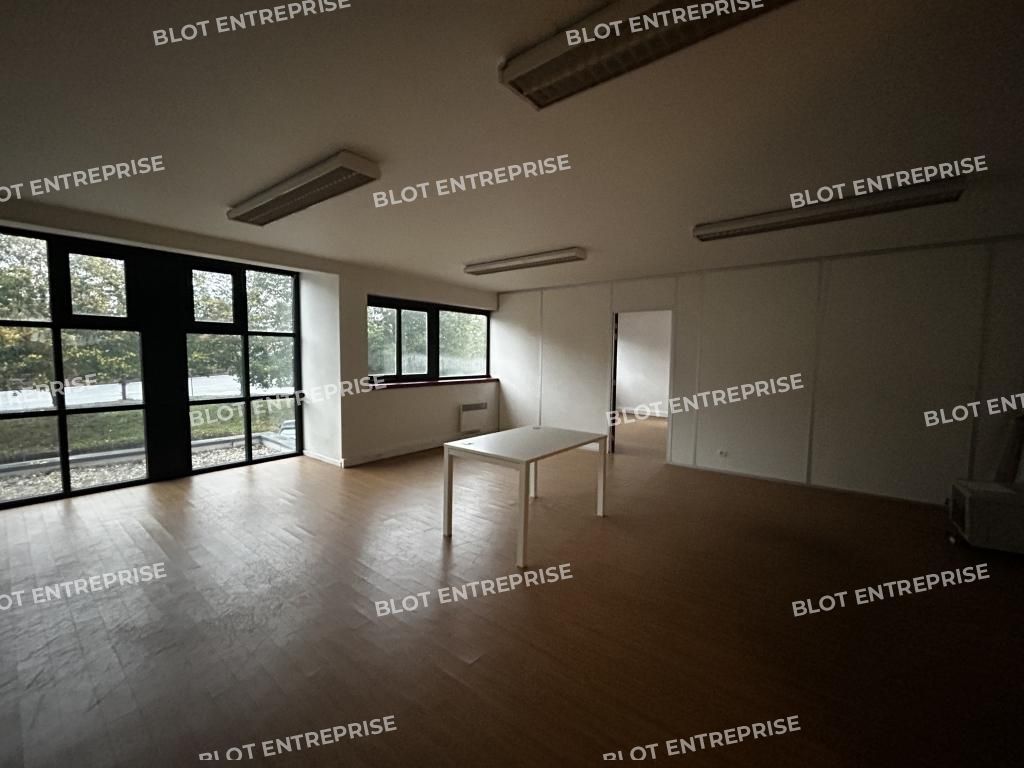 Location bureaux 138 m² non divisibles