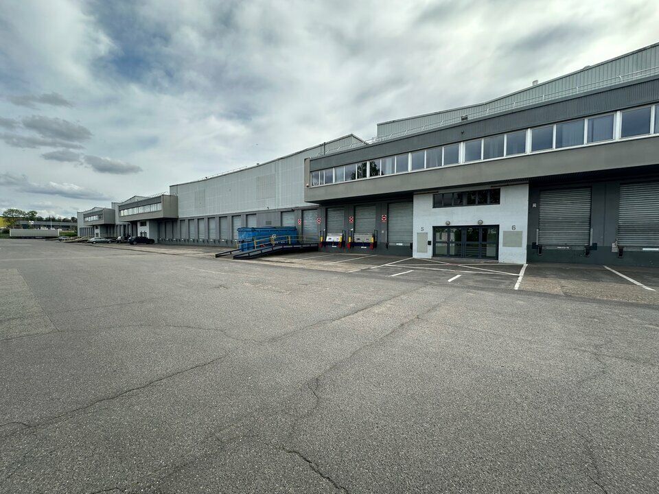 Location local d''activites 1386 m² non divisibles