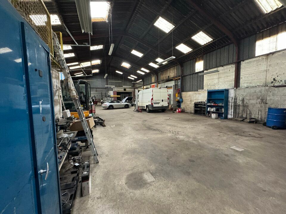 Vente local d''activites 770 m² non divisibles