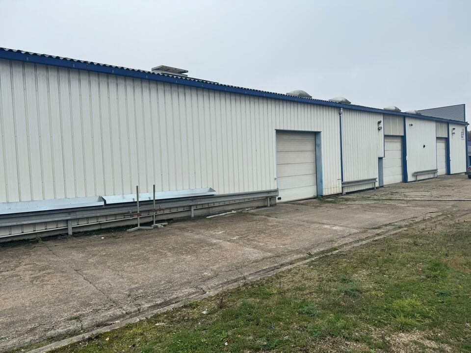 TOURS SUD JOUE - POCHE ROCADE - A VENDRE BATIMENT DE 770 M² SUR TERRAIN DE 6 104 M²