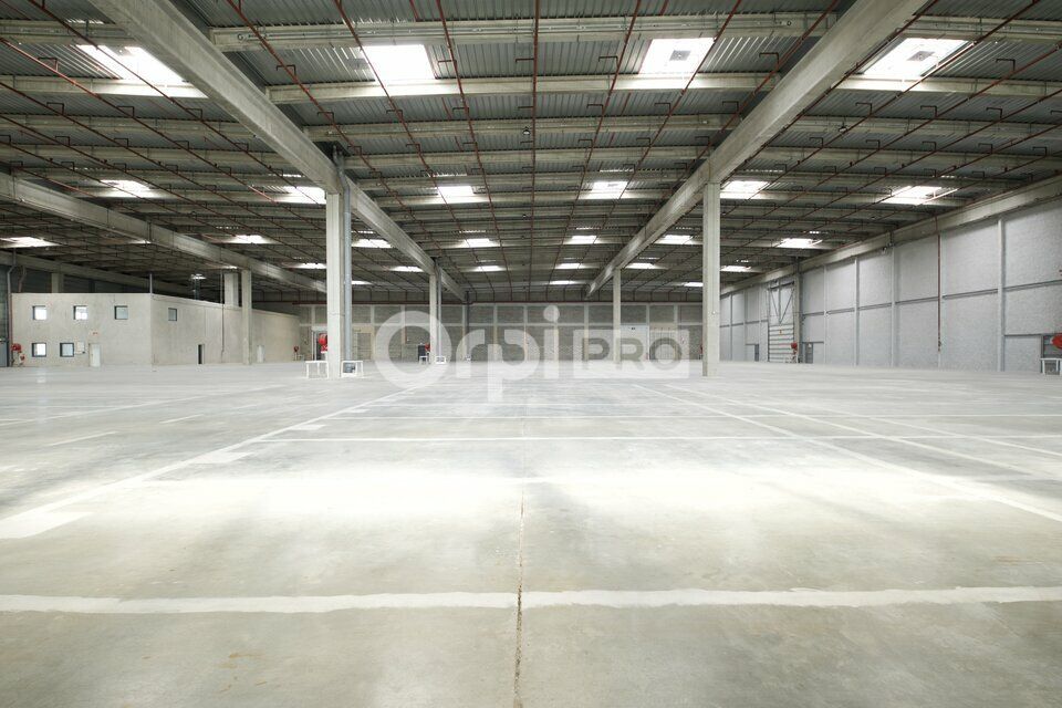 A LOUER - ENTREPÔT LOGISTIQUE - 5 793 m² MIONS